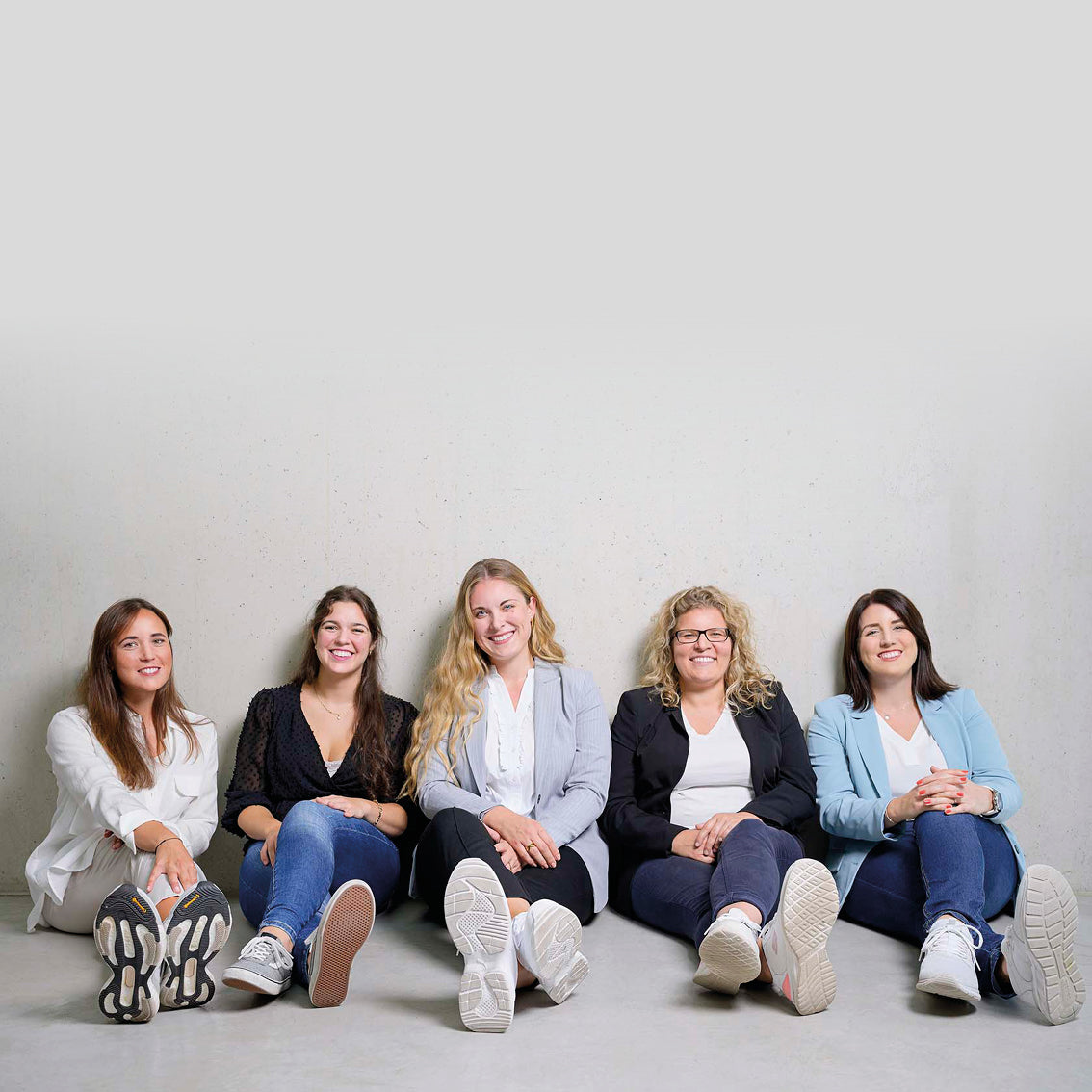 Das engagierte Frauenteam von unserezukunftshelden präsentiert das gemeinsame Buchprojekt
