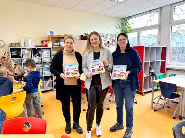 Wir als Zukunftshelden unterstützen den Deutschen Kinderschutzbund Langenfeld mit einer Spende wertvoller Kinderbücher.
