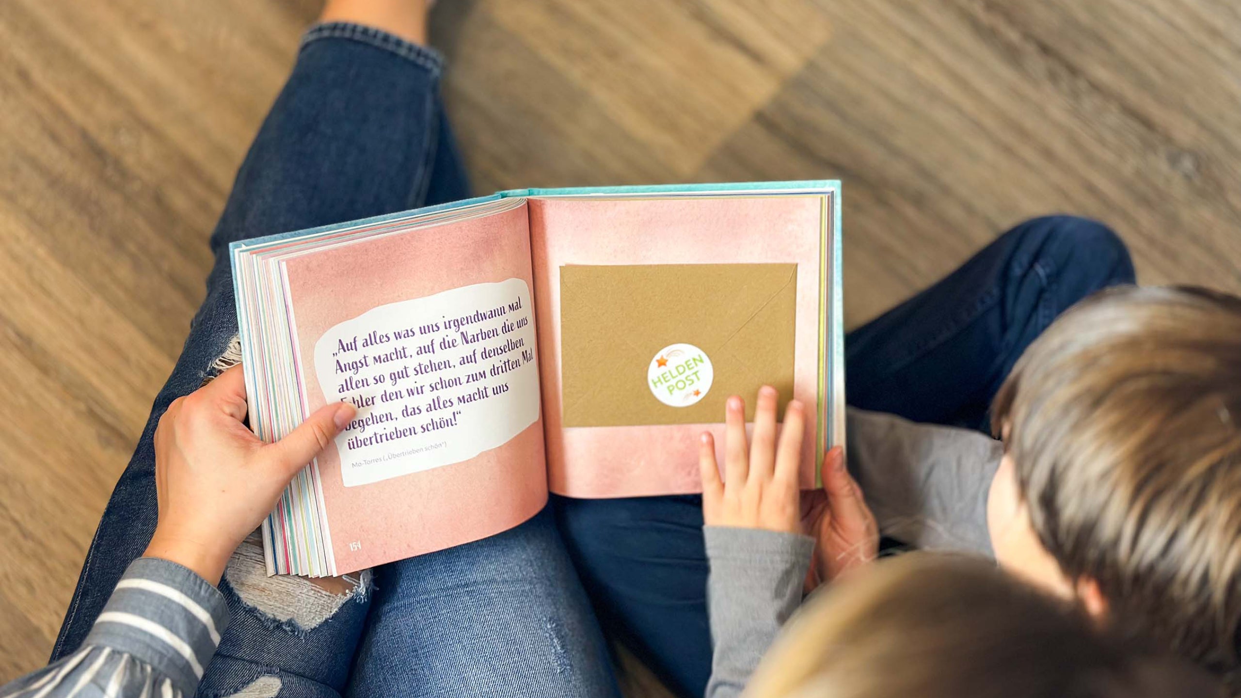 Video laden: Junge Frau spricht über die Schulsystem-Kritik und die Notwendigkeit des Schulfachs, das fehlt. Mentale Stärke und Resilienz als Zukunftskompetenzen.